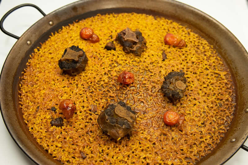 Detalle de arroz con marisco fresco